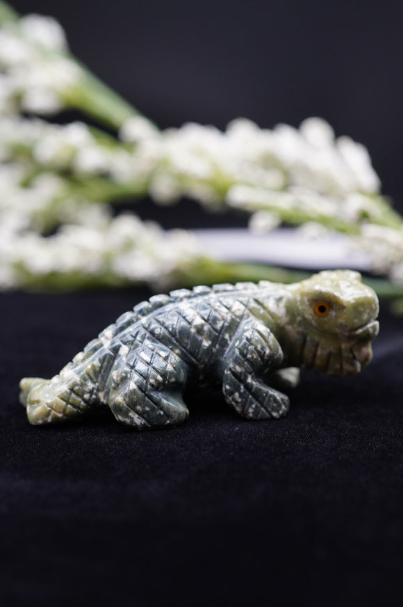 Lizard Reptile Serpentine Crystal Carving